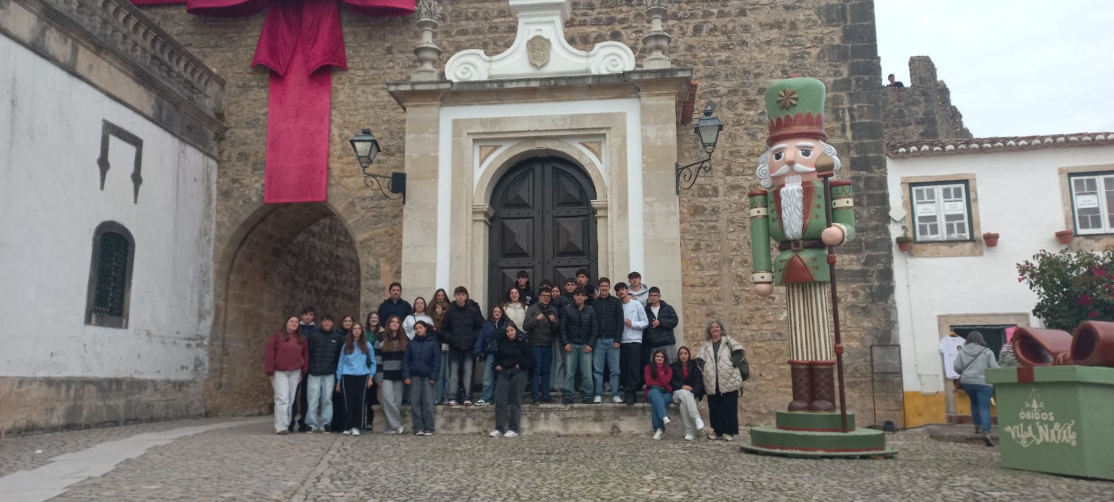 Alunos dos Cursos Profissionais visitam Óbidos – Vila Natal